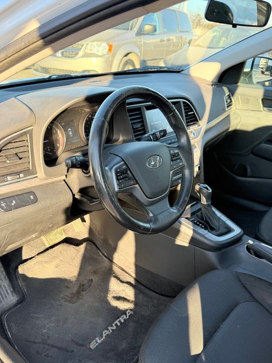 Hyundai Elantra 2017 - Image 8