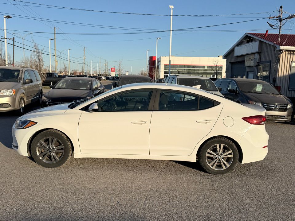 Hyundai Elantra 2017 - Image 2