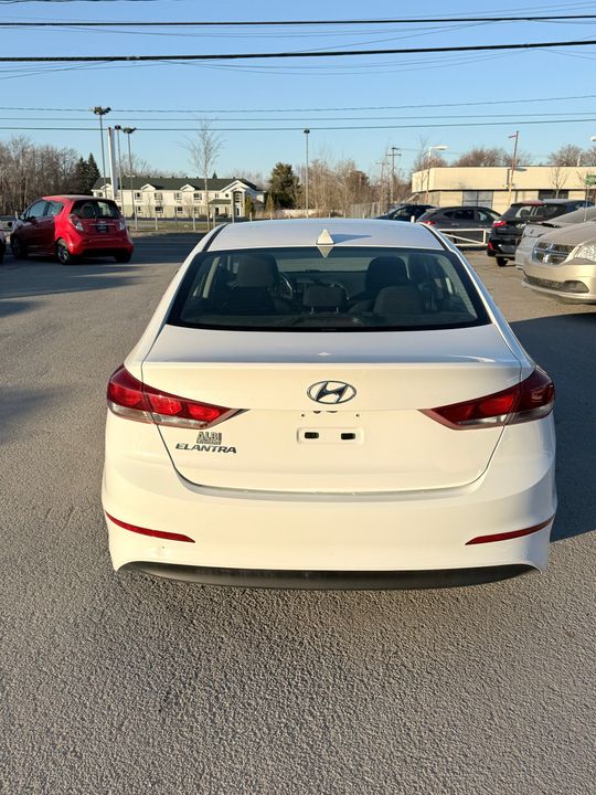 Hyundai Elantra 2017 - Image 5