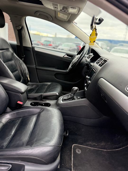 Volkswagen Jetta 2012 - Image 9