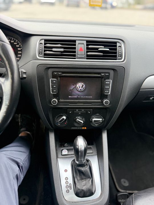 Volkswagen Jetta 2012 - Image 10