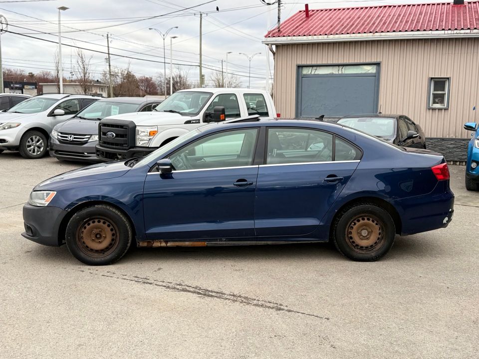 Volkswagen Jetta 2012 - Image 2